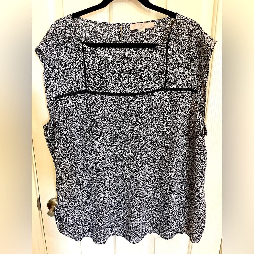 Loft sleeveless black and white blouse plus size 24/26